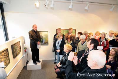 Gunnar Lindqvist talar - vernissage Gebbe Bjrkman